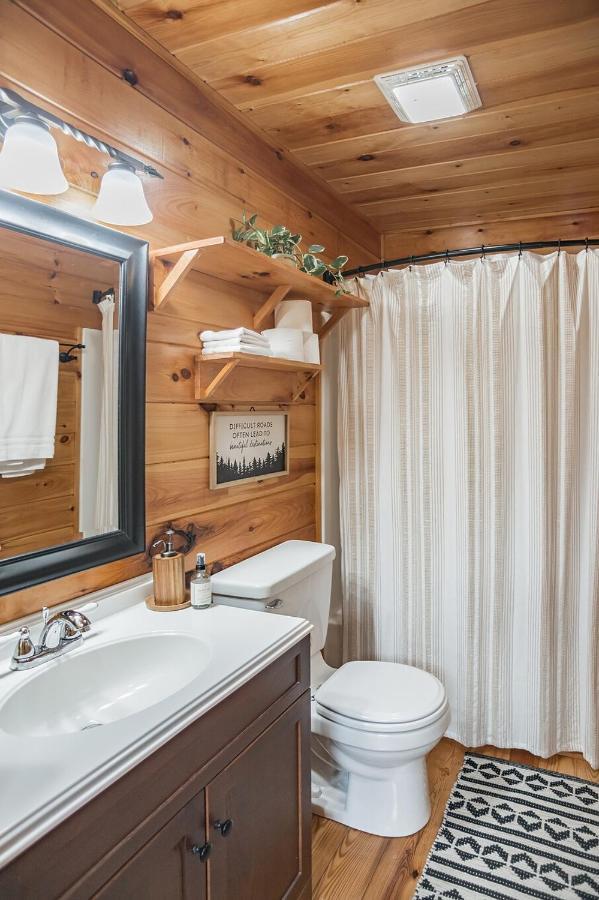 Tree Top Lodge - Gorgeous Lake Cabin With Hot Tub & Magnificent Views Of Forests And Mountains! Cabin Butler Екстер'єр фото